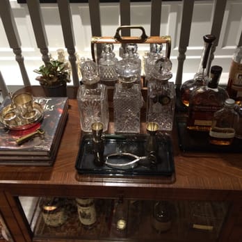 Club Monaco - Whiskey bar - free for customers - Men's Clothing Near Me - London, XGL
