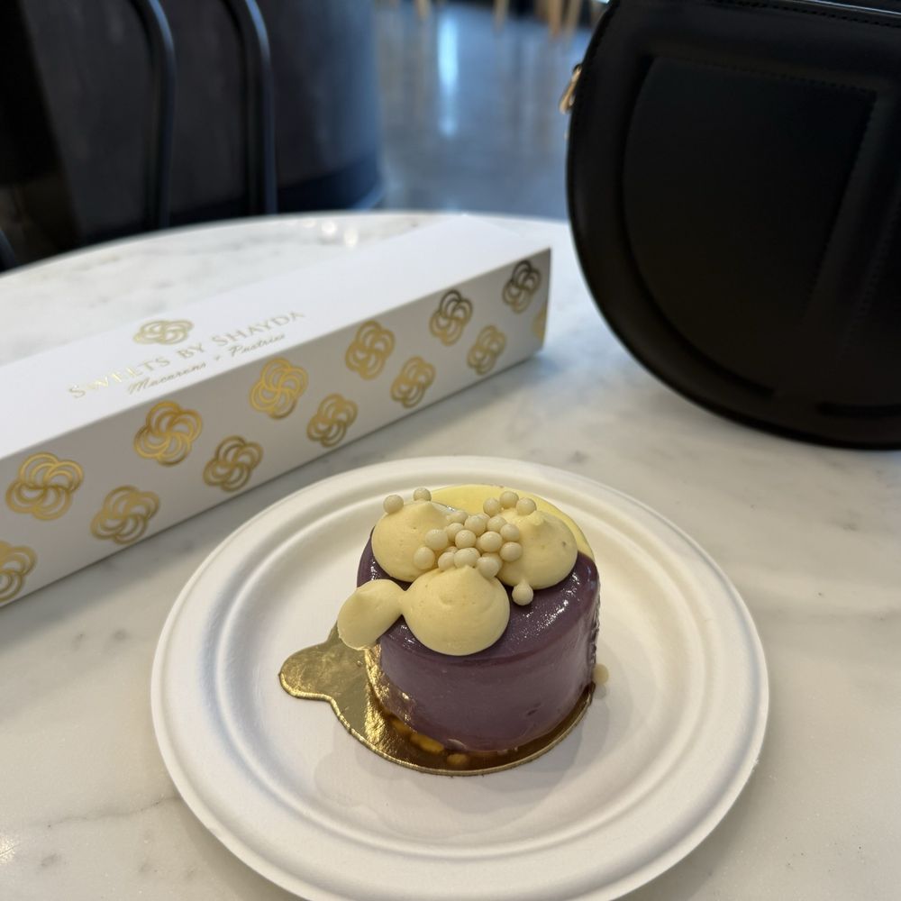 12 macarons and Lemon Lavender Mousse Cake 12 macarons and Lemon Lavender Mousse Cake