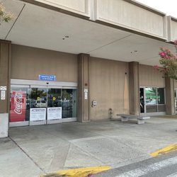 Sacramento International Airport - Car Rental Center - Rental car side entrance