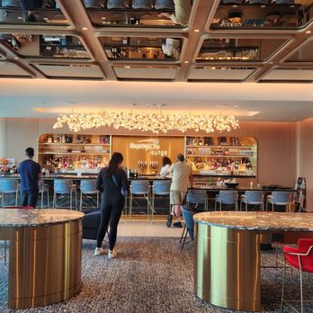 Capital One Lounge at JFK - Bar bar - Airport Lounges Near Me - Queens, New York