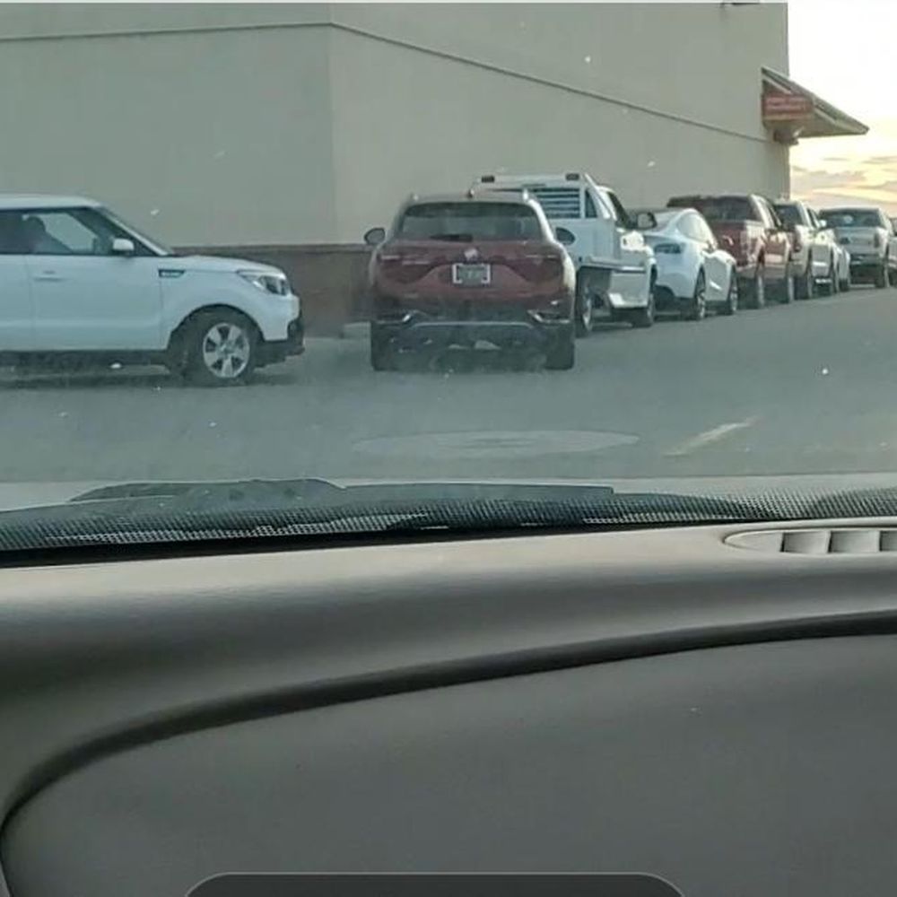Walgreens - The 10+ cars waiting at the drive thru. Average time per customer is about 15 minutes. - Drugstores Near Me - Yuma, Arizona Walgreens - The 10+ cars waiting at the drive thru. Average time per customer is about 15 minutes. - Drugstores Near Me - Yuma, Arizona
