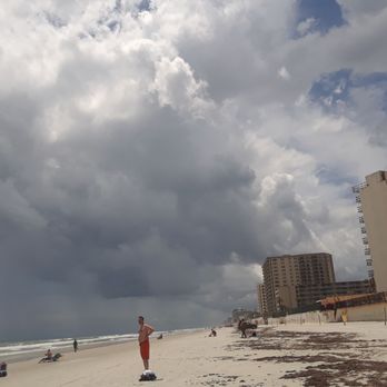 Bahama House - Even with the clouds its still a beautiful day. - Hotels Near Me - Daytona Beach, Florida