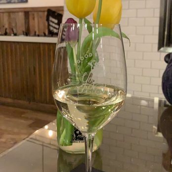 Good Earth Yogurt - Dry Creek Sauvignon Blanc - Ice Cream & Frozen Yogurt Near Me - Bishop, California