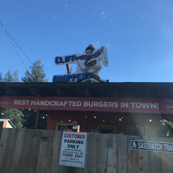Cliff Droppers - Cute little outdoor eating area - Burgers Near Me - Packwood, Washington