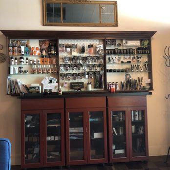 Studio D'Angeli - Waiting area - Makeup Artists Near Me - Milwaukee, Wisconsin