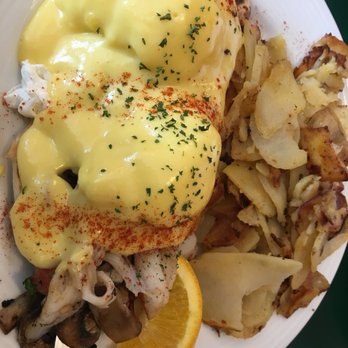 The Frog Pond - Jacque Cousteau eggs Benedict - Breakfast & Brunch Near Me - St Pete Beach, Florida