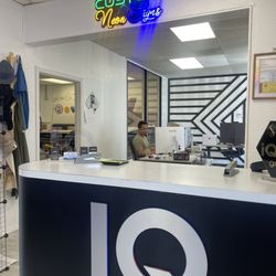 IQ Graphics & Printing - Front desk
