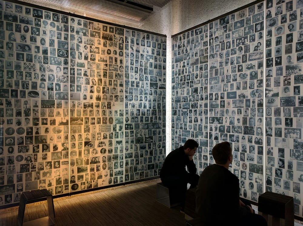 Mémorial De La Shoah 17 Rue Geoffroy L'asnier 75004 Paris