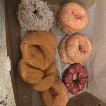 Avon Donuts Inc - Donuts Near Me - Pontiac, Michigan Avon Donuts Inc - Donuts Near Me - Pontiac, Michigan
