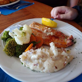 Captain's Inn - Mahi mahi and garlic mashed potatoes - Bars Near Me - Forked River, New Jersey Captain's Inn - Mahi mahi and garlic mashed potatoes - Bars Near Me - Forked River, New Jersey