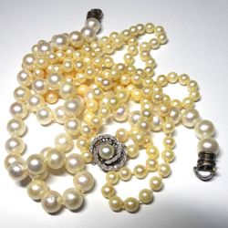 Jon Bragman - Vintage pearl necklace