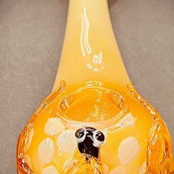 Kush kingdom - Bee pipe
