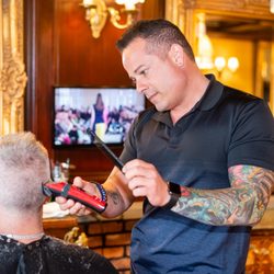Aura Salon