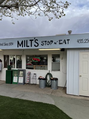 Milt's Stop & Eat by null