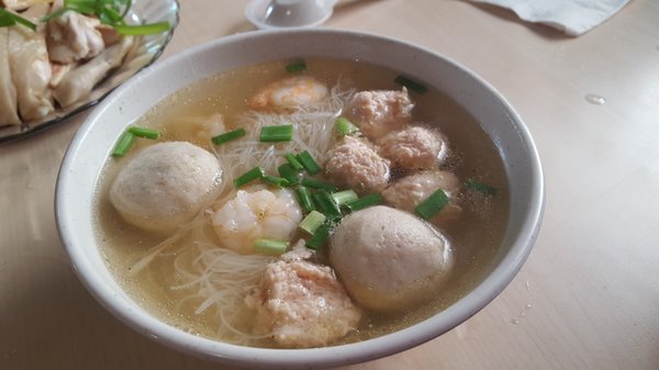 Hot Bowl White Curry Mee by null
