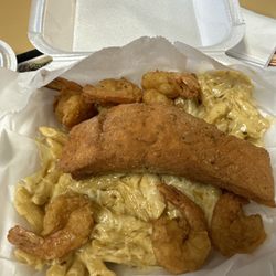hey cuz - Salmon and shrimp pasta.