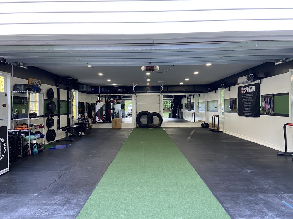 THE HANGOUT Updated June 2024 1098 W Ave, Crossville, Tennessee