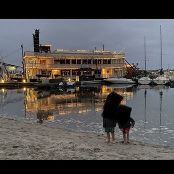 Bahia Resort Hotel - The bay with the boat - San Diego, CA