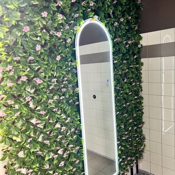 El Buen Pastor - Women's bathroom - Mexican Near Me - Bakersfield, California