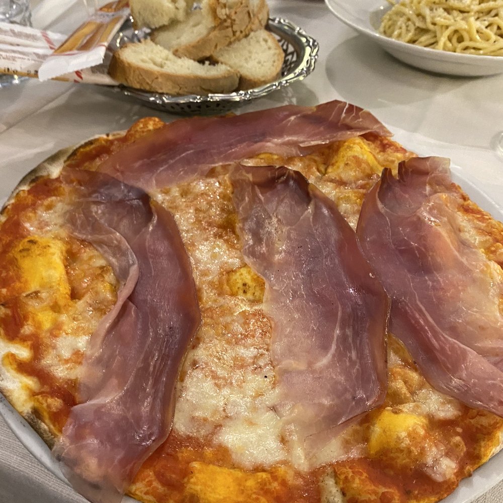 Da Romolo Alla Mole Adriana - Amazingly fresh prosciutto mozzarella oizza - Pizza Near Me - Rome, RM Da Romolo Alla Mole Adriana - Amazingly fresh prosciutto mozzarella oizza - Pizza Near Me - Rome, RM