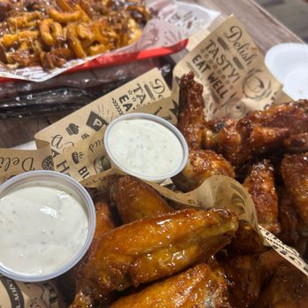 Dough Bowl Pizza - Honey garlic and bbq chicken wings with ranch, a side order of soggy chilli fries - Pizza Near Me - Moreno Valley, California Dough Bowl Pizza - Honey garlic and bbq chicken wings with ranch, a side order of soggy chilli fries - Pizza Near Me - Moreno Valley, California