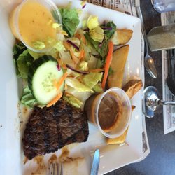Le Glouton - Steak pirate (steak mariné, légèrement sucré) délicieux servi avec patates gr coques et salade.