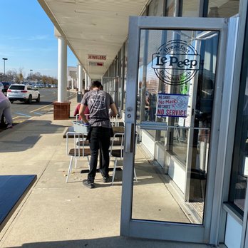 Le Peep - Outside seating. - Breakfast & Brunch Near Me - Edison, New Jersey Le Peep - Outside seating. - Breakfast & Brunch Near Me - Edison, New Jersey