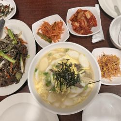 Teriyaki Chef - Rice cake & dumpling soup with beef begulgi and Korean side dishes.