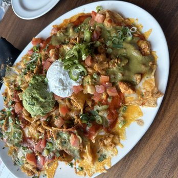 Yard House - Chicken Nachos - New American Near Me - The Woodlands, Texas