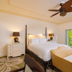 The Kahala Hotel & Resort - Beach Front Lanai Bedroom