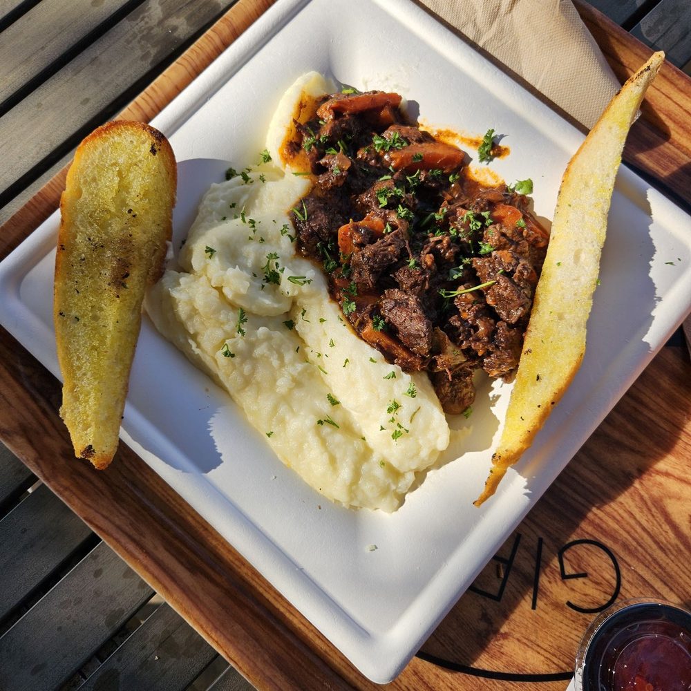 The Gipper’s Bar + Bistro - Beef n mashed potatoes n garlic toast - Pizza Near Me - Simi Valley, California The Gipper’s Bar + Bistro - Beef n mashed potatoes n garlic toast - Pizza Near Me - Simi Valley, California