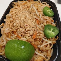 Mr.Cheng's Asian Bistro - Chicken pad thai