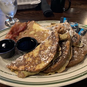 Lucky's 13 Pub - French toast - American Near Me - Spearfish, South Dakota Lucky's 13 Pub - French toast - American Near Me - Spearfish, South Dakota