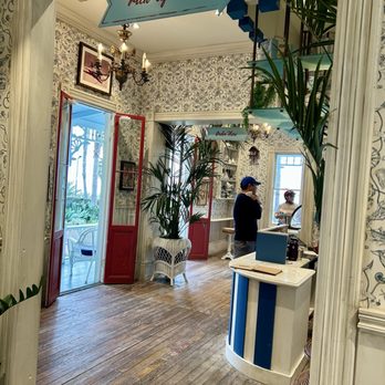 High-Pie - Inside - Themed Cafes Near Me - Oceanside, California