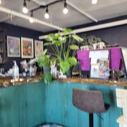 Hummingbird Apothecary - South - Decor