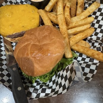 Three Creeks Brew Pub - Cheeseburger and battered fries - Breweries Near Me - Sisters, Oregon