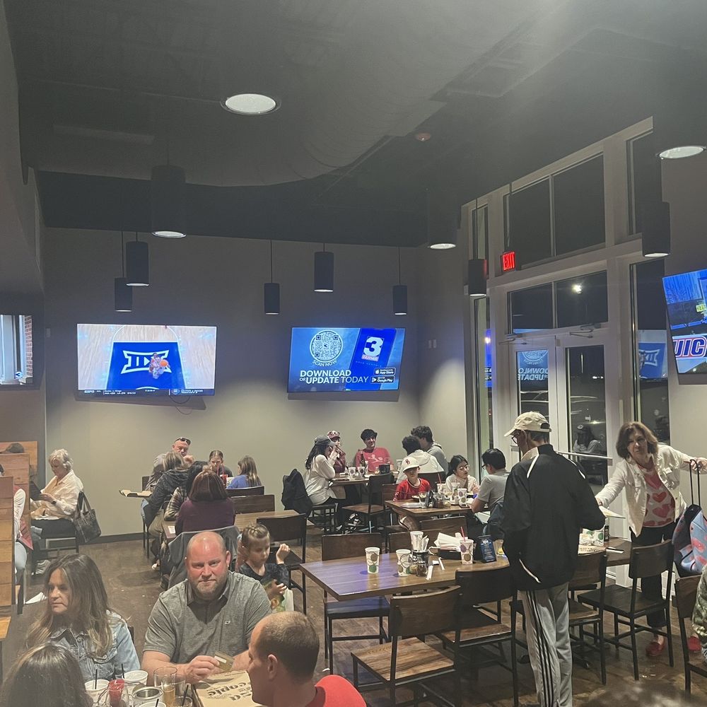 Rotolo's Craft & Crust - Regular sitting area - Pizza Near Me - Collierville, Tennessee Rotolo's Craft & Crust - Regular sitting area - Pizza Near Me - Collierville, Tennessee