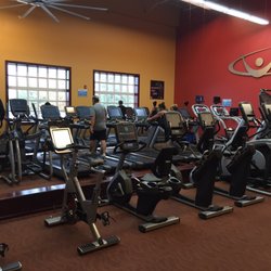 Club Metro USA - Large aerobic workout area with treadmills and bikes.