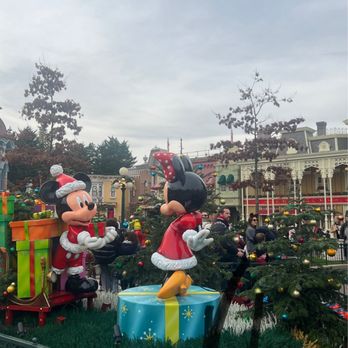 Disneyland Paris - Minnie and Mickey - Amusement Parks Near Me Disneyland Paris - Minnie and Mickey - Amusement Parks Near Me