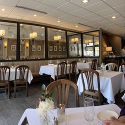 Anthony's Creative Italian Cuisine - Enter through the main door and where's the hostess station?