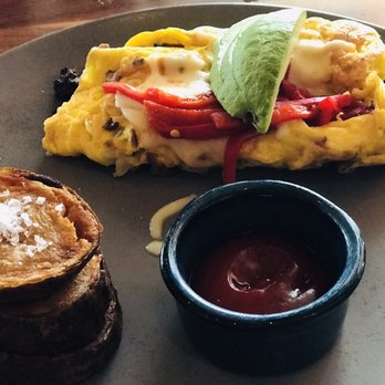Heirloom Farmhouse Kitchen - Omelette with chorizo, peppers, cheese and avocado - New American Near Me - Irvine, California