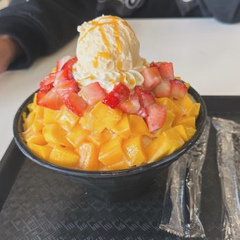 Dessert Cafe Concord - mango Crazy Mango Snowflake Bingsu + strawberries - Desserts Near Me - Concord, California