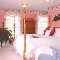 B & B's Country Garden Inn