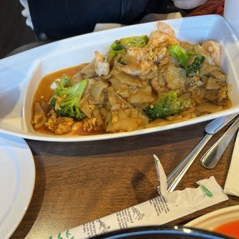 Thai 202 - Pad See U - Thai Near Me - Saint Louis, Missouri
