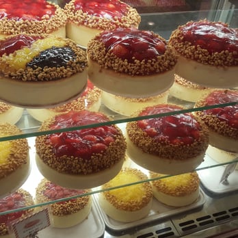 Junior's Restaurant - Bakeries Near Me - Brooklyn, New York