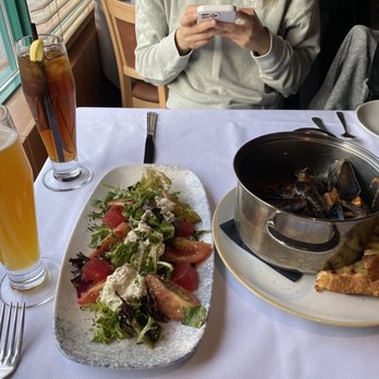 The Maple Leaf - Watermelon burrata salad and mussels w garlic bread - Canadian (New) Near Me - Banff, Alberta The Maple Leaf - Watermelon burrata salad and mussels w garlic bread - Canadian (New) Near Me - Banff, Alberta