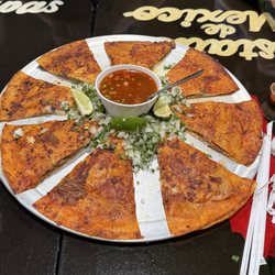 Taco'n Madre Primo - Birria Pizza