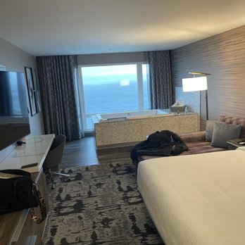 Silver Cloud Hotel Tacoma Point Ruston Waterfront - Kind room 521 - Hotels Near Me - Tacoma, Washington
