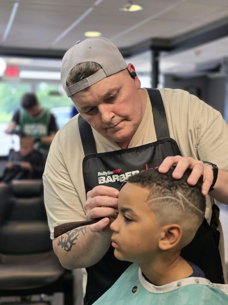 Lenny Beasley Barber Logo