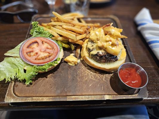 B2 Bistro + Bar by null